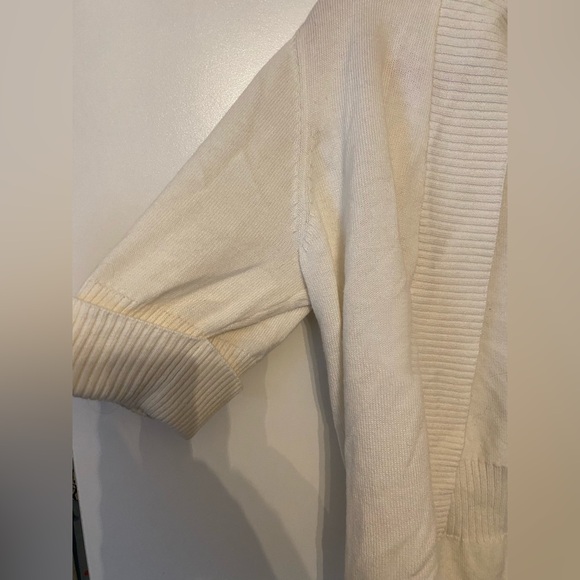 White Shrug - Picture 4 of 5
